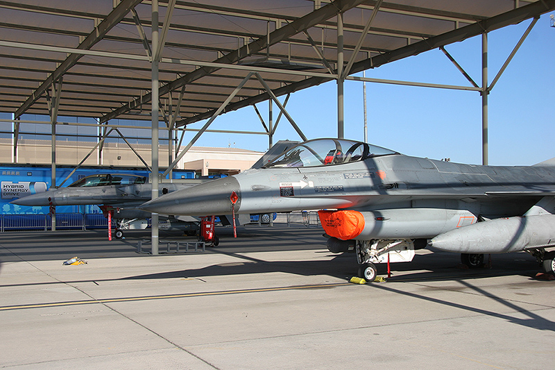 F-16AM Fighting Falcon, 322 Sqn, RNlAF<br>F-16F Desert Falcon, 162nd FW USAF / UAEAF