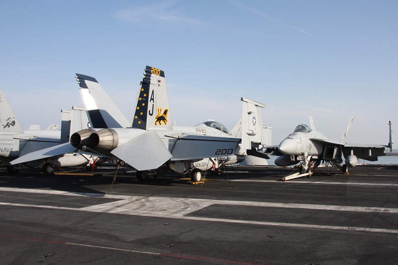 F/A-18F Super Hornet, VFA-213 <i>Black Lions</i>, USN<br>F/A-18E Super Hornet, VFA-31 <i>Tomcatters</i>, USN