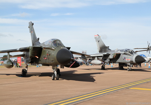 Tornado IDS - 45+94 - JBG-33 + Tornado GR4 - ZA447/EB-R - 41TES