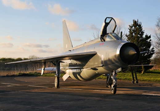 Lightning F6 - XR724/AE - 5(F) Sqn - Royal Air Force - Lightning Association