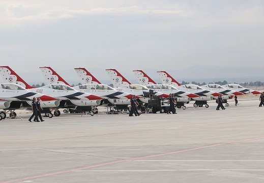 F-16C Fighting Falcons + F-16D Fighting Falcons - Thunderbirds