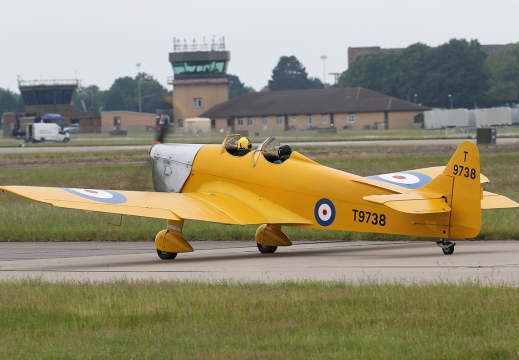Magister I - T9738 (G-AKAT)