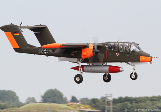 OV-10B Bronco - 99+32 (G-BZGK) - Bronco Demo Team